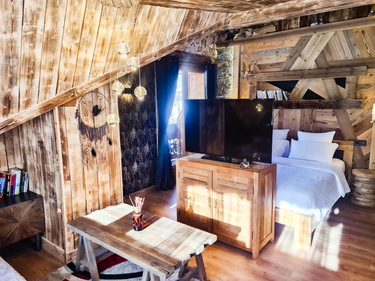 Lachat - Centre Village, Vue Montagnes - Aravistour Saint-Jean-de-Sixt